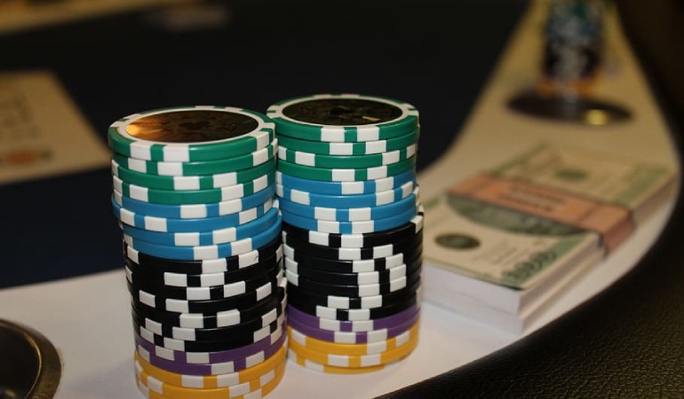 Стратегии в покерных турнирах