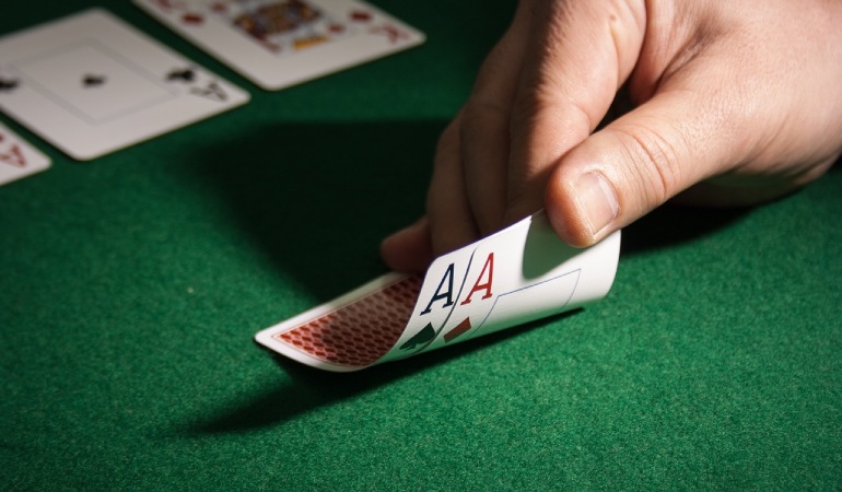 Как принимать правильные решения в покере